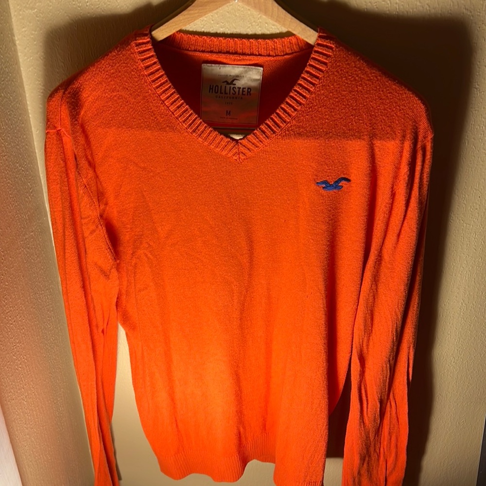 Hollister Men’s V Neck Sweater Color Orange Size Medium
